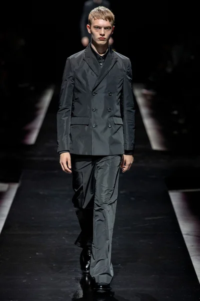 Look 32